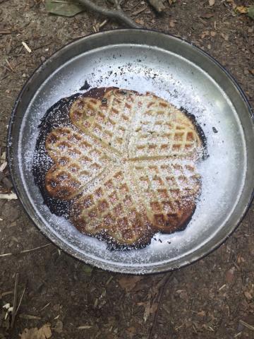 Feines Dessert, gebacken auf offenem Feuer. Foto: Nicole Kummer