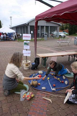 Gemeinsam aus dem Moment heraus erkunden, was als nächstes dran ist. Foto: Kunstschule Zinnober