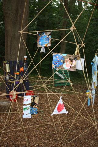 Fotos vom Erdfest in Papenburg beim Erdfest in Lingen, sodass beides miteinander verbunden war. Foto: Kunstschule Lingen