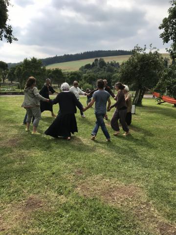 Tag 3: Kulturelles Erbe neu beleben, so dem lebendigen Sein neu auf die Spur kommen. Foto: Wirkstatt Eifel Tag 3: Kulturelles Erbe neu beleben, so dem lebendigen Sein neu auf die Spur kommen. Foto: Wirkstatt Eifel